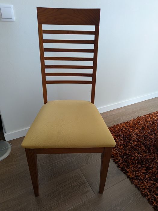 Mesa de jantar com 4 cadeiras