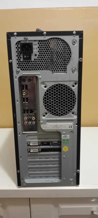 Komputer zestaw komputerowy w obudowie Tower