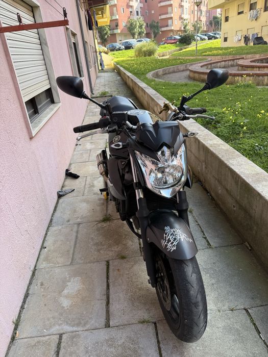 Yamaha Xj6 preta