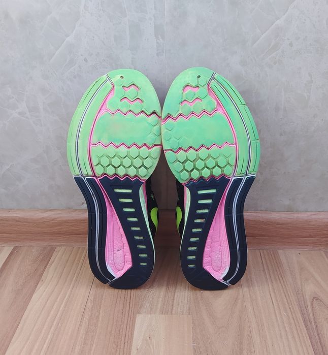 Nike- стильні кросівки (унісекс),р.39,5