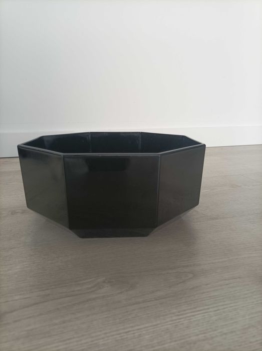 Taça preta de cerâmica