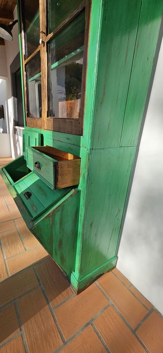 Grande louceiro mercearia tulhas antigo rústico