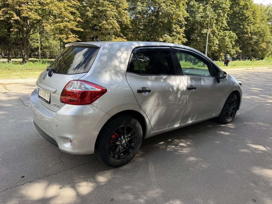 Тоyota Auris 2010 рік
