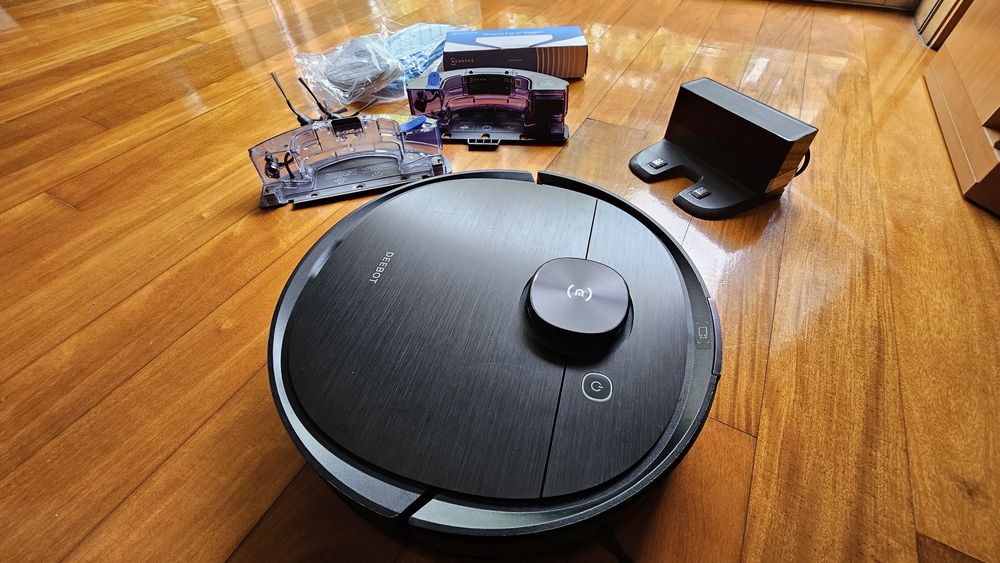 DEEBOT OZMO T8 AIVI (para peças ou reparação)+acessórios e consuniveis