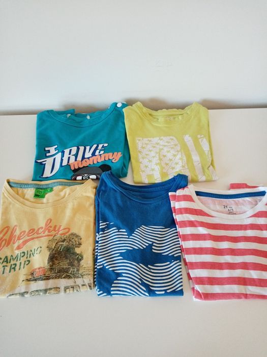 Lote de roupa de verão de menino 4/5 anos. Portes incluídos.