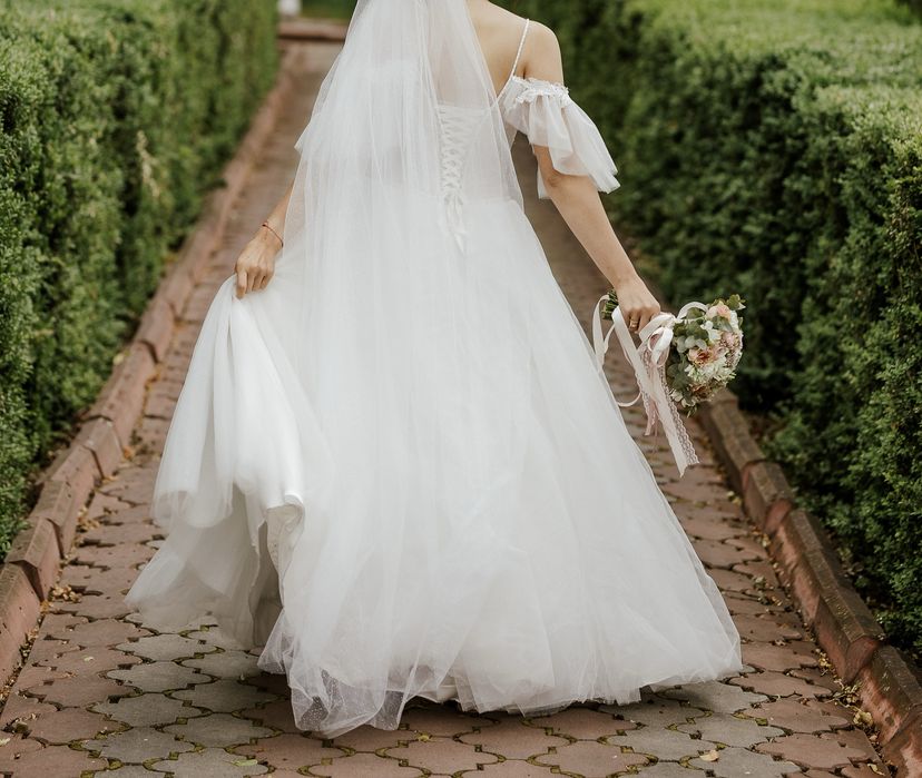 Весільна сукня, білого кольору