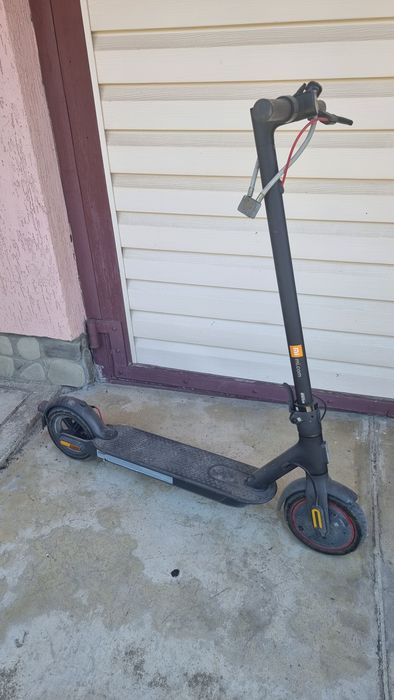 Продам електросамокат  Xiaomi Mi Electric Scooter Pro 2