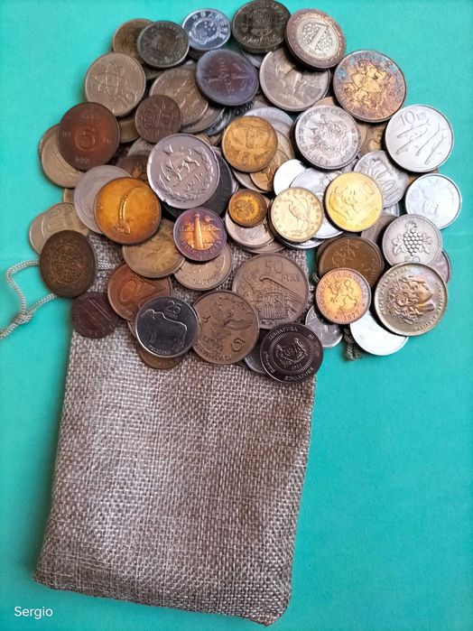 100 moedas diferentes de 40 países. Лот 27