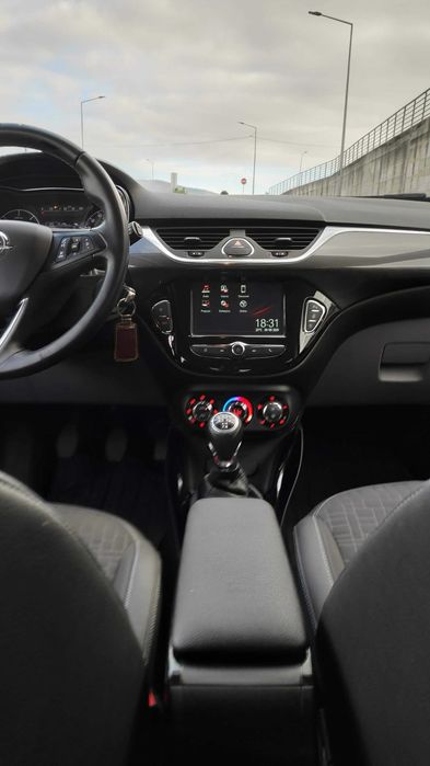 Opel Corsa 2017 95cv Innovation ; jantes 17" ; Semi-Pele ; Android Auto / Apple Carplay ; AC Automático ; Xenon & LED