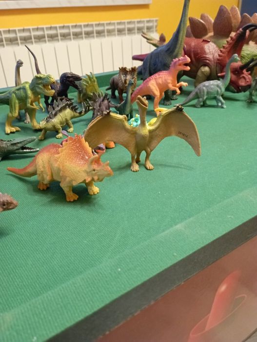 Dinozaury ,pianki samochód