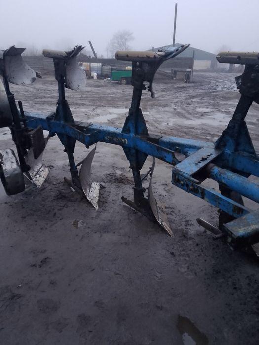 Плуг оборотний лемкен