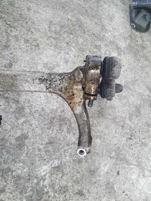 Zwrotnica piasta lewa przód Audi a4 b6 1.9 tdi 130km AVF