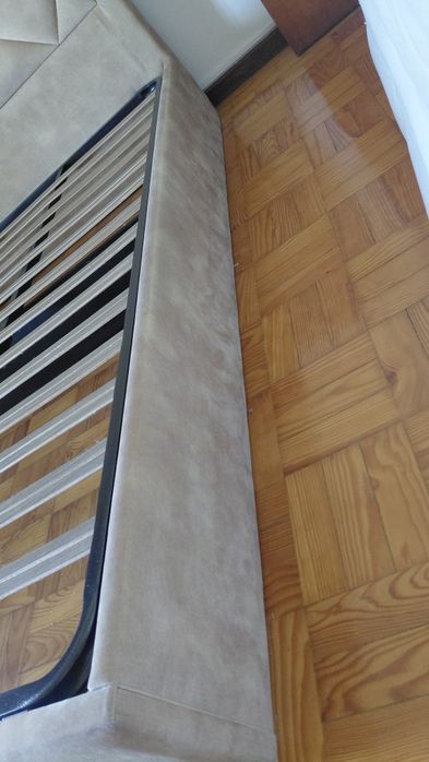 Vendo Cama de casal 200×160 colchão incluído.