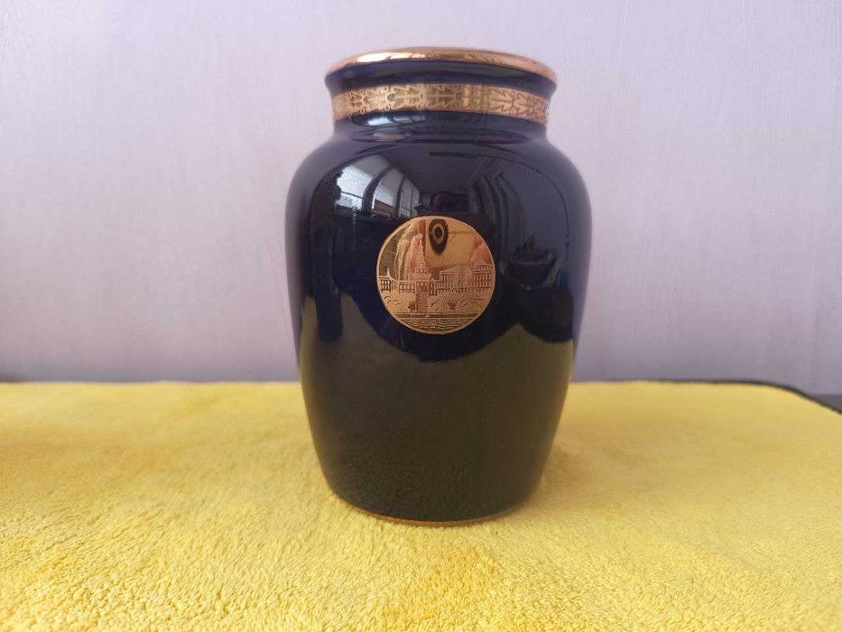 фарфоровая ваза из серии «Москва» ,Ленинградский фарфоровой завод .