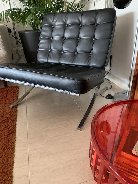 Cadeira Barcelona com banco de apoio preto