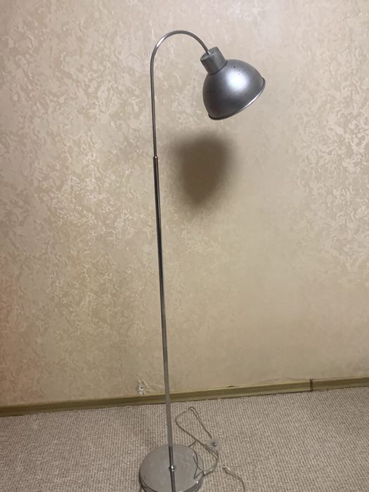 Торшер підлоговий