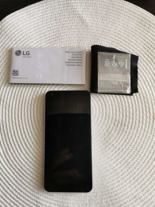 Smartfon LG Q7  w bardzo dobrym stanie.