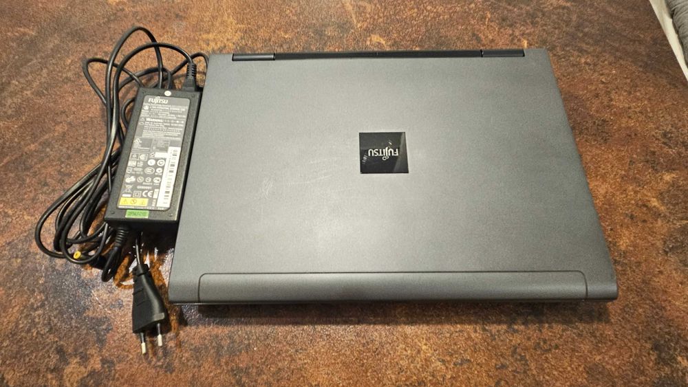 Fujitsu Esprimo M9410 14.1" C2D P8700 4GB SSD 120GB WIN10 PRO CD/DVD