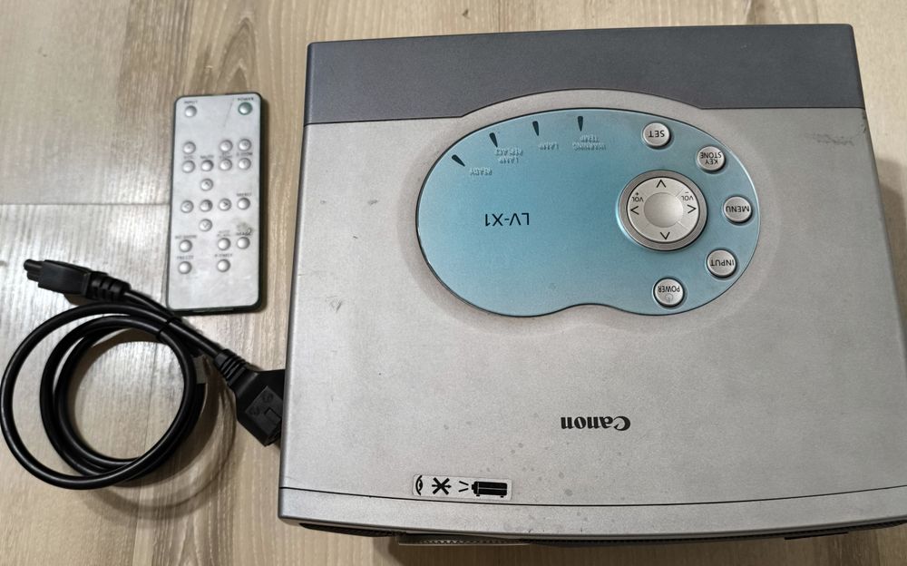 Projektor Canon LV-X1