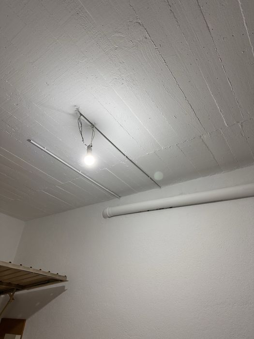 Alugo Box /garagem zona e predio premium de Massama