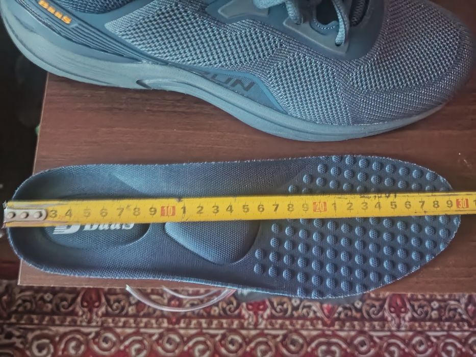 Продам кроссовки Baas 44-44.5 размер.