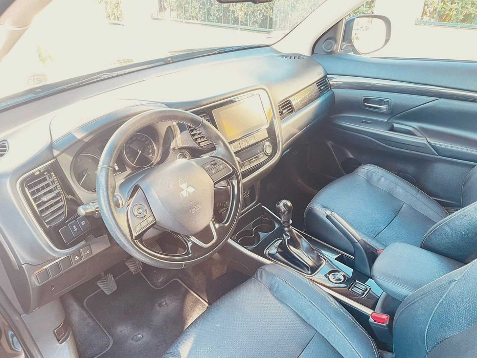 Mitsubishi Outlander 2.2 DI-D  7 Lugares 150 CV — photo 5
