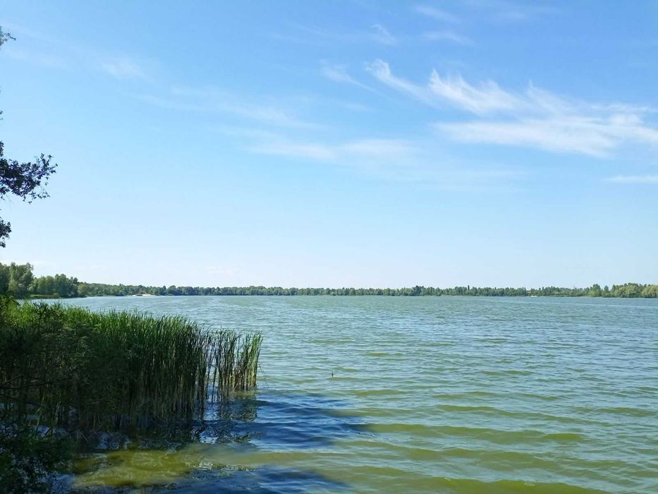 Продаж ділянки під забудову перша лінія від водойми на Троєщині без%