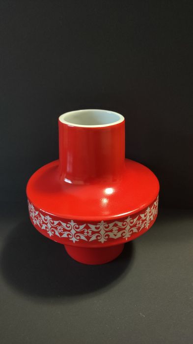 Wazon, wazonik czerwony, porcelana, Wałbrzych, lata 70