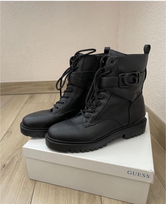 Жіночі чорні черевики шкіряні odanna guess 41.