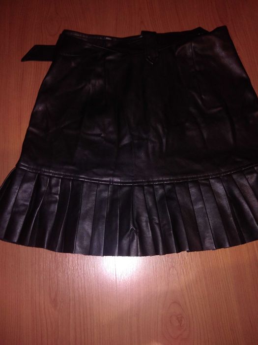 Saia de couro preta tamanho S