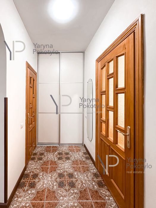 Продаж будинку по вул. Сулими