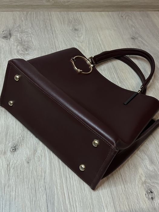 Жіноча сумка ALDO Arrayan бордового кольору.