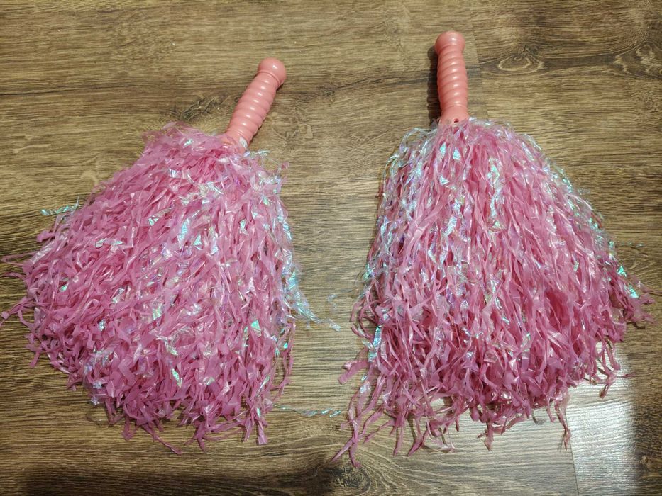 Pompony cheerleaderki taniec doping imprezy sportowe