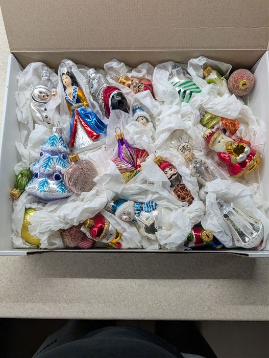 Новорічні прикраси на ялинку