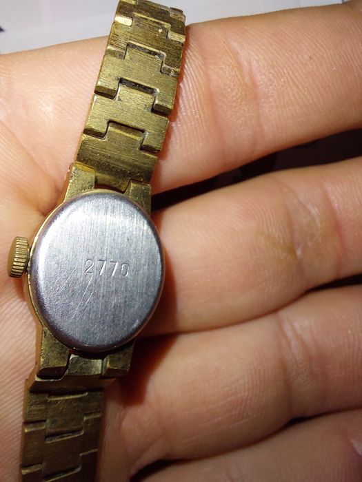 продам женские часы " Чайка"