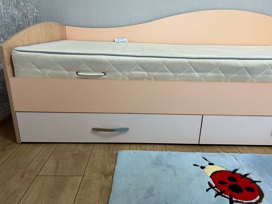 Односпальне ліжко з матрацом