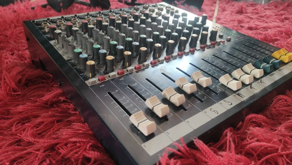 mikser analogowy Soundcraft EPM 8