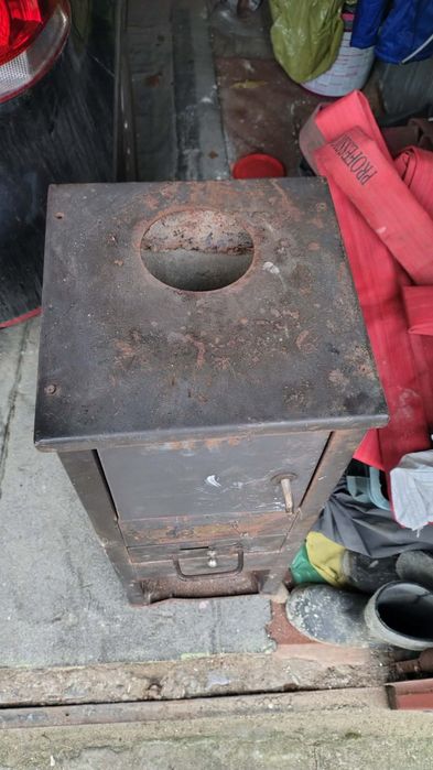 Dwa piecyki na sprzedaż