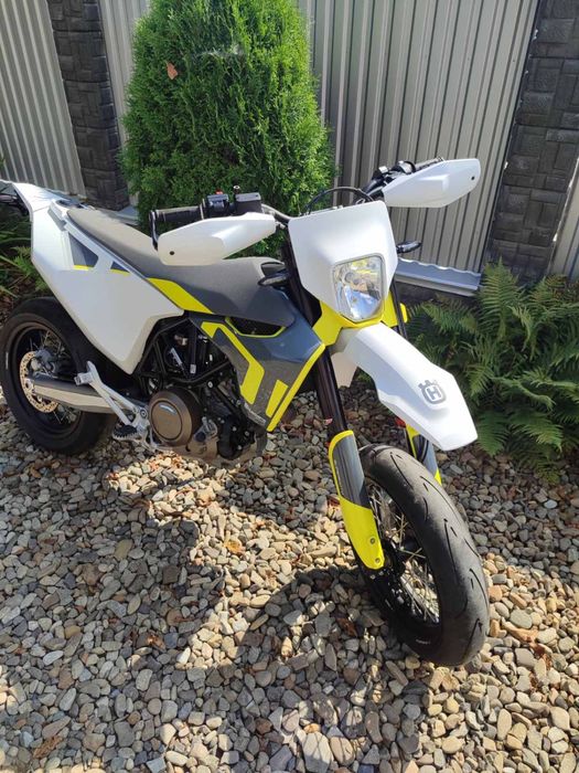 Мотоцикл Husqvarna Super Moto 701