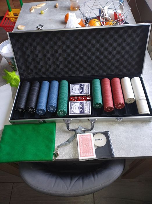 Gra poker w walizce