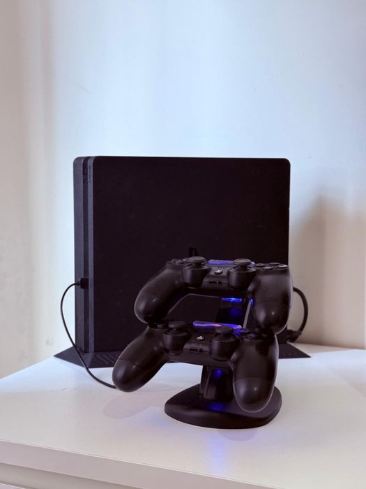 Playstation 4 com carregador e 2 comandos
