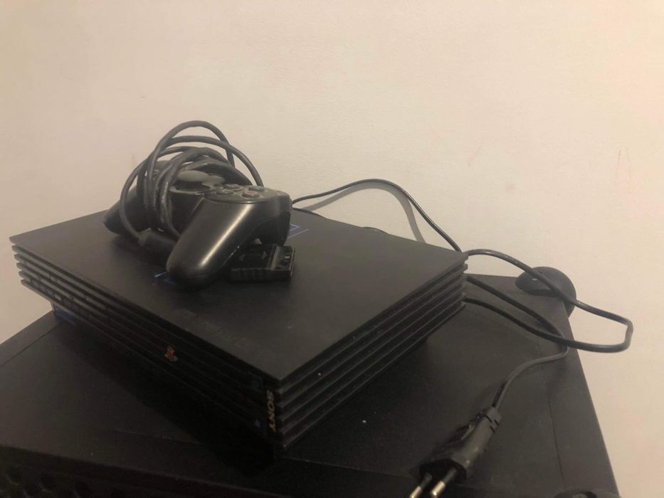 PLAYSTATION 2 sprawne w stanie jak na zdjęciu pad plus mikrofon i gra