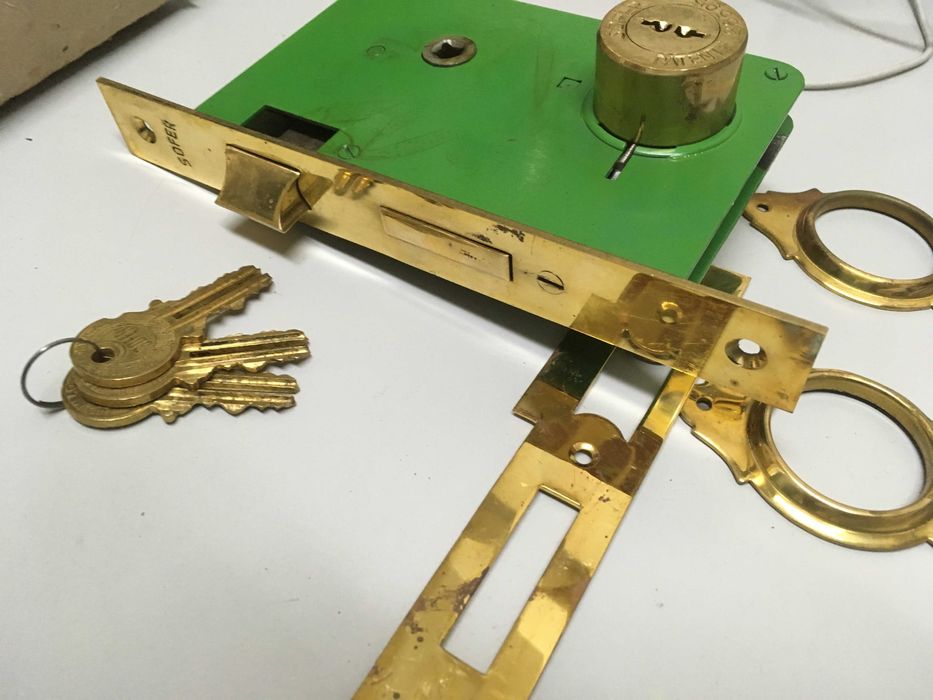 Fechadura de armilhar / embutir Sofer ref. 895