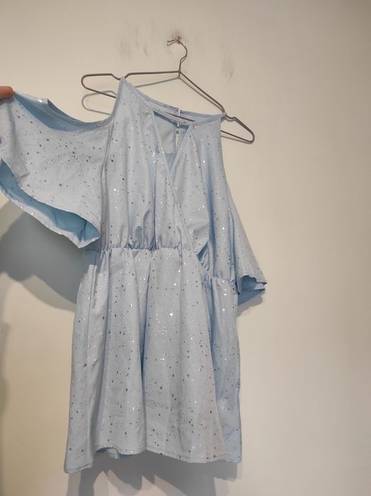 Nowa błyszcząca bluzka baby blue z odkrytymi ramionami