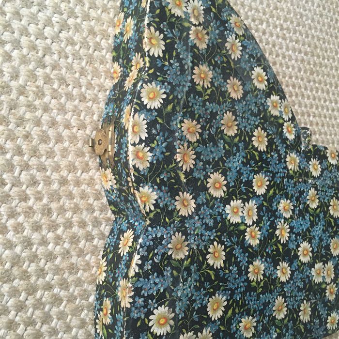 Caixa de costura em forma de borboleta