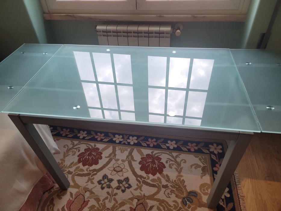 Mesa extensivel de vidro fosco