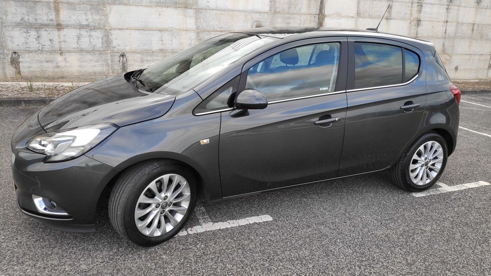 Opel Corsa 2017 95cv Innovation ; jantes 17" ; Semi-Pele ; Android Auto / Apple Carplay ; AC Automático ; Xenon & LED