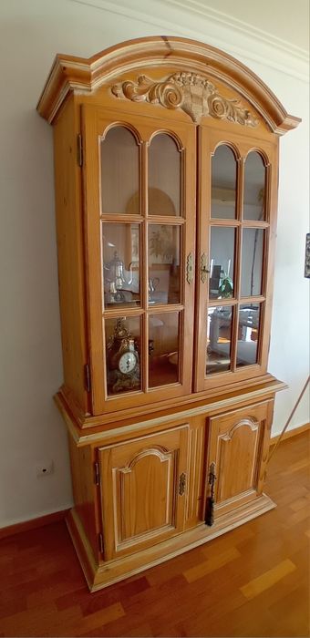Movei vitrina madeira com portas  vidrio
