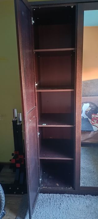 Oddam szafę z lustrem