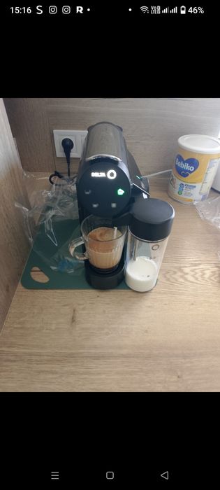 Ekspres z spieniaczem do mleka Delta biedronka + kawy